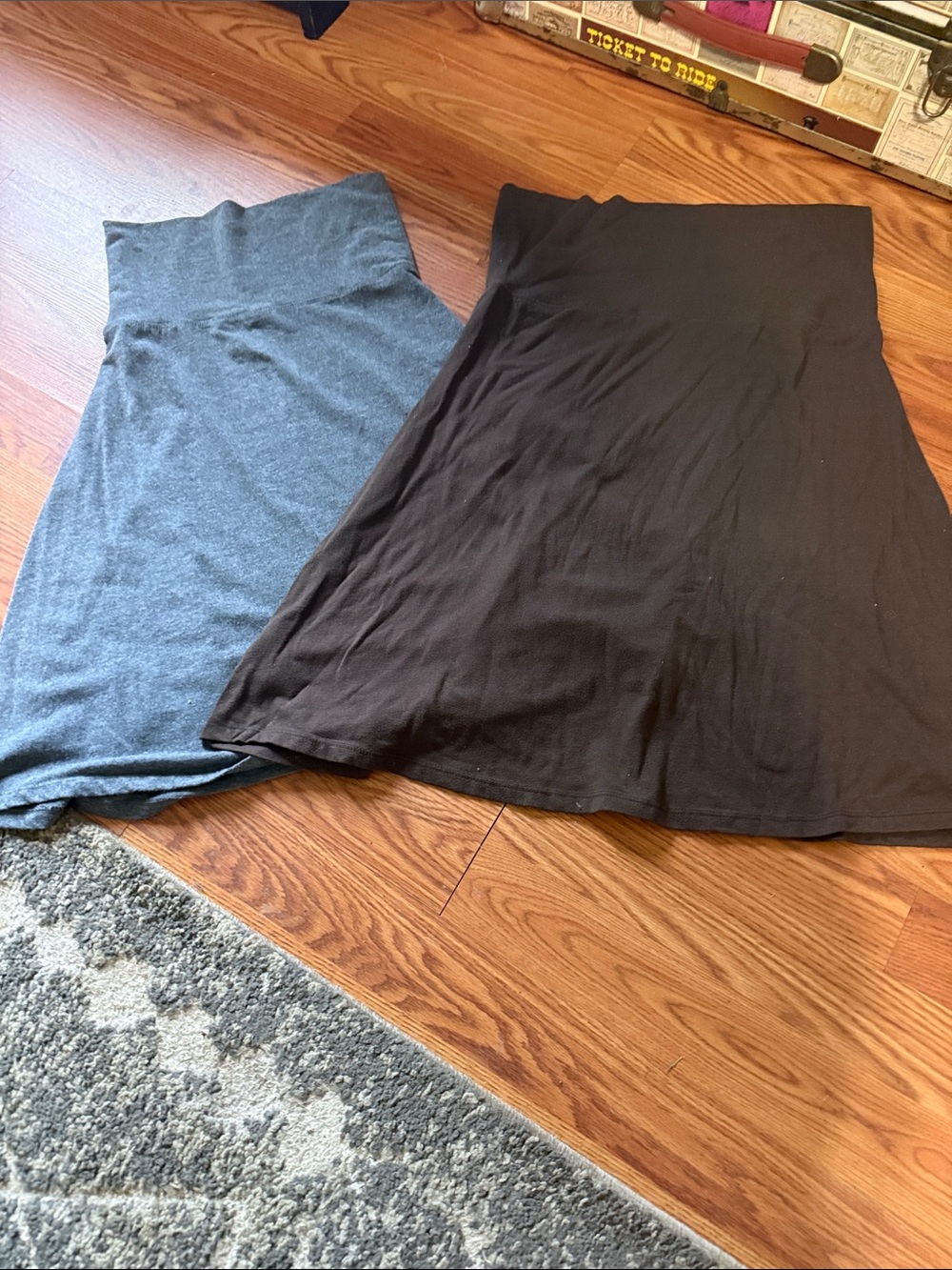Old Navy Two-Pack Midi Skirts in Black and Heather Gray